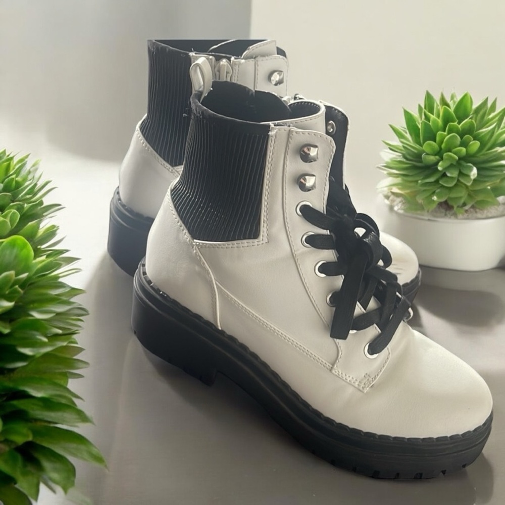 INDIGO REIN | Boots, size 7 - Picture 5 of 9